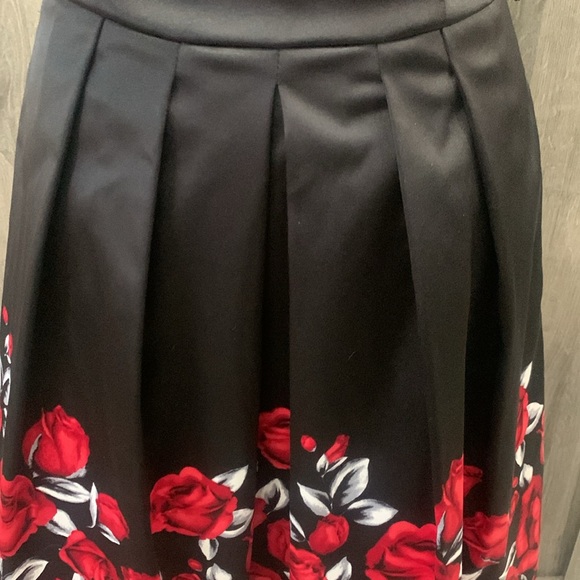 White House Black Market Red Rose Floral Satin Party Sun Dress Women's Size 0 - Picture 8 of 13